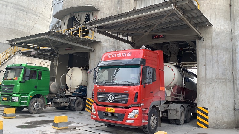 開工！生態(tài)水泥公司春節(jié)第一車水泥順利出廠