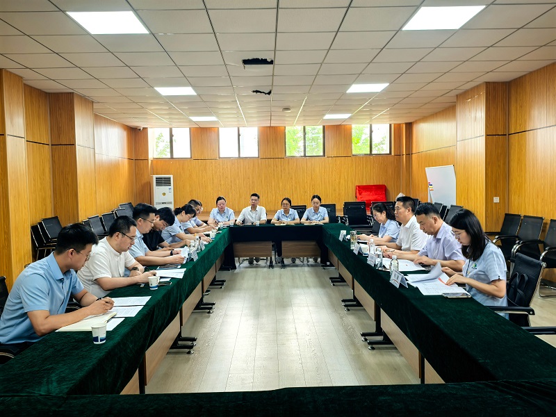 周紅一行到智引公司、固廢綜合利用中心、研發(fā)中心調(diào)研指導(dǎo)工作