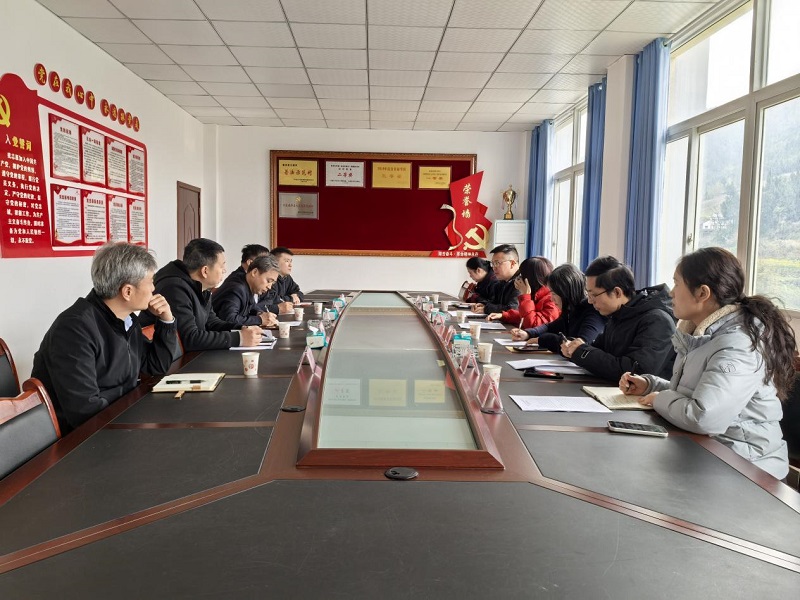 萬盛經(jīng)開區(qū)稅務(wù)局副局長(zhǎng)陳微一行到陜渝建材公司調(diào)研交流