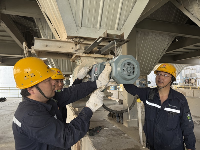 富平公司順利完成窯尾收塵葉輪喂料器節(jié)能電機、減速機改造項目